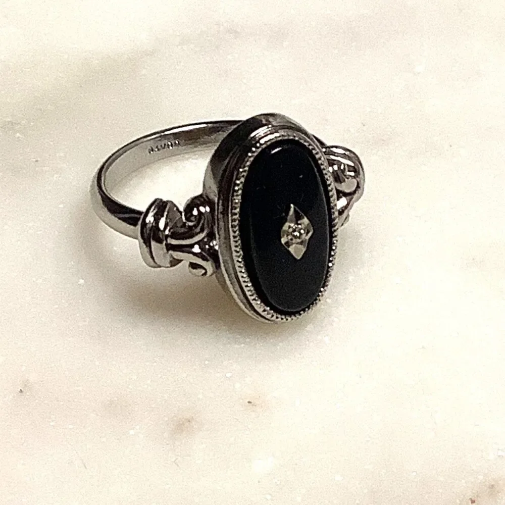 Avon Genuine Black Onyx and Diamond Ring Vintage Style Sz 7